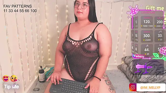 Snapshot of Mellyparker_ chatting on December 2025 03:07:01 PM Mellyparker online show from December 2025 03:07:01 PM