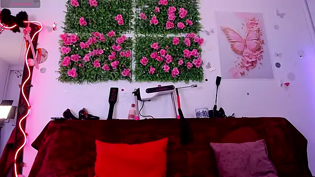 Alaia Asuka online show from October 2025 09:15:01 PM