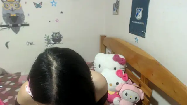 Snapshot of montthbluee chatting on February 2026 07:01:01 AM montthbluee online show from February 2026 07:01:01 AM