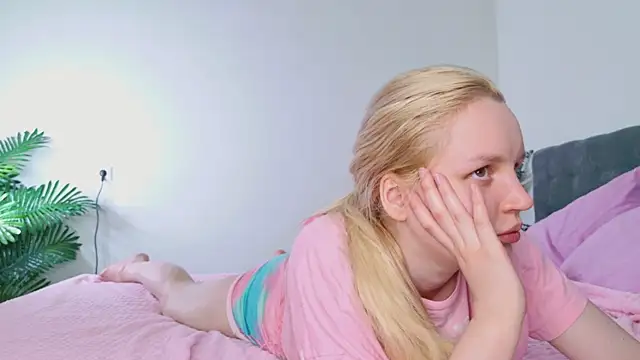 Beatrica Klein online show from May 2026 12:11:02 PM