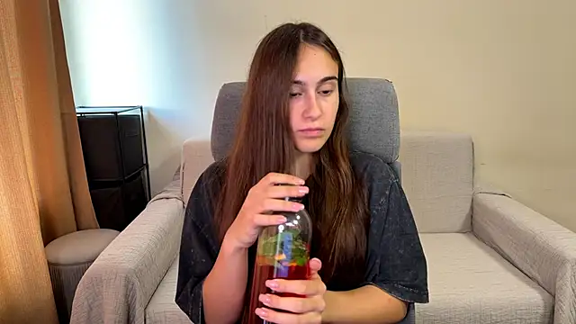 Snapshot of AliceKolltt chatting on September 2025 10:06:02 AM AliceKolltt online show from September 2025 10:06:02 AM