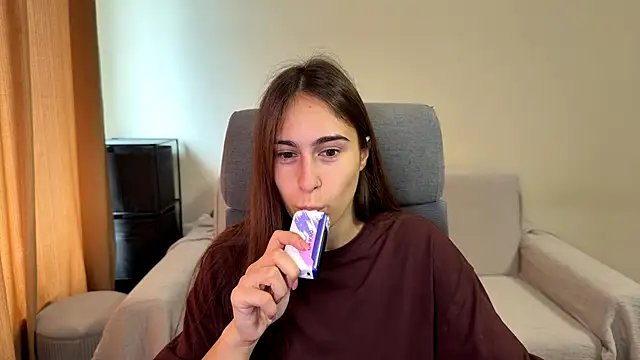 Snapshot of AliceKolltt chatting on September 2025 08:50:01 AM AliceKolltt online show from September 2025 08:50:01 AM