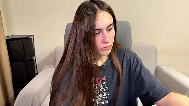 Snapshot of AliceKolltt chatting on March 2026 09:40:02 PM AliceKolltt online show from March 2026 09:40:02 PM