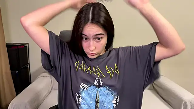 Snapshot of AliceKolltt chatting on March 2026 09:32:02 PM AliceKolltt online show from March 2026 09:32:02 PM