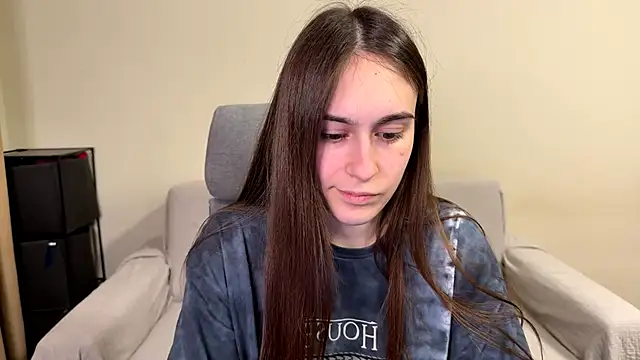 Snapshot of AliceKolltt chatting on March 2026 10:27:02 PM AliceKolltt online show from March 2026 10:27:02 PM