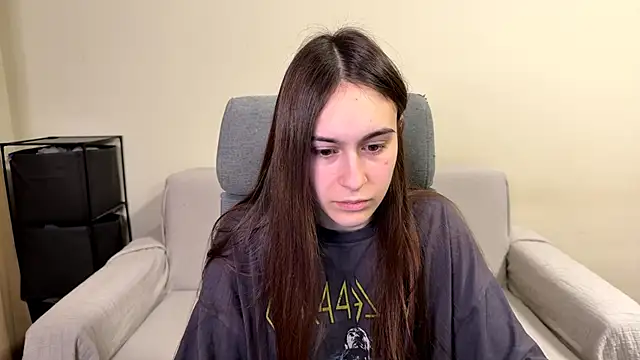 Snapshot of AliceKolltt chatting on March 2026 08:35:02 PM AliceKolltt online show from March 2026 08:35:02 PM