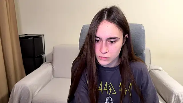 Snapshot of AliceKolltt chatting on March 2026 08:21:02 PM AliceKolltt online show from March 2026 08:21:02 PM