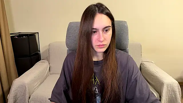 Snapshot of AliceKolltt chatting on April 2026 08:32:02 PM AliceKolltt online show from April 2026 08:32:02 PM