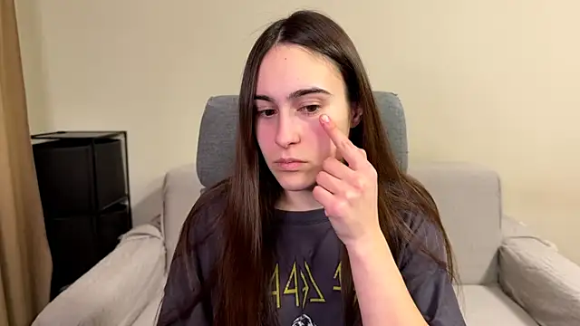 Snapshot of AliceKolltt chatting on April 2026 08:09:01 PM AliceKolltt online show from April 2026 08:09:01 PM