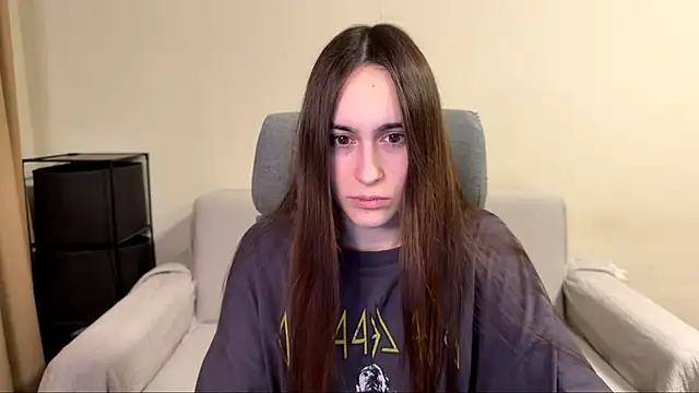 Snapshot of AliceKolltt chatting on April 2026 08:20:02 PM AliceKolltt online show from April 2026 08:20:02 PM