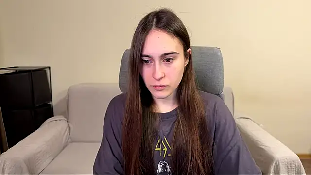 Snapshot of AliceKolltt chatting on April 2026 09:42:01 PM AliceKolltt online show from April 2026 09:42:01 PM