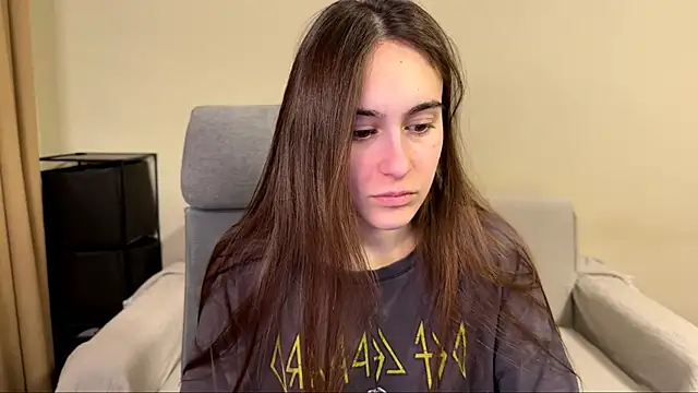 Snapshot of AliceKolltt chatting on April 2026 08:57:01 PM AliceKolltt online show from April 2026 08:57:01 PM