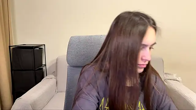 Snapshot of AliceKolltt chatting on April 2026 08:36:01 PM AliceKolltt online show from April 2026 08:36:01 PM