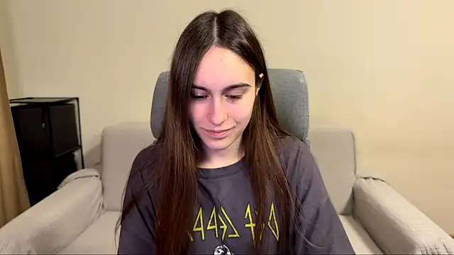 Snapshot of AliceKolltt chatting on April 2026 07:41:01 PM AliceKolltt online show from April 2026 07:41:01 PM