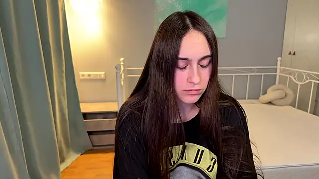 AliceKolltt online show from June 2026 10:12:02 PM