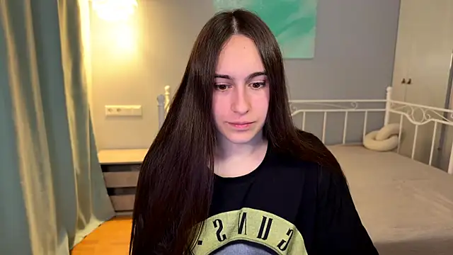 AliceKolltt online show from June 2026 08:33:01 PM