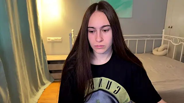 AliceKolltt online show from June 2026 12:42:01 PM