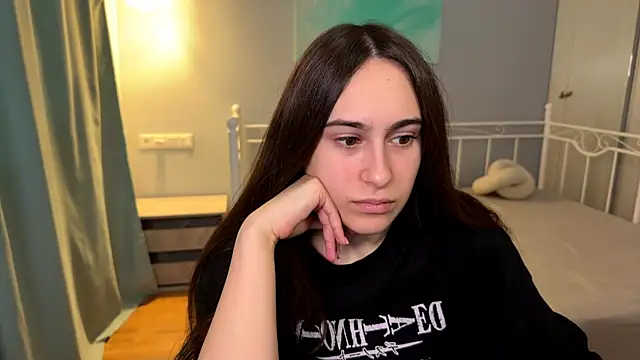 AliceKolltt online show from July 2026 02:32:01 PM