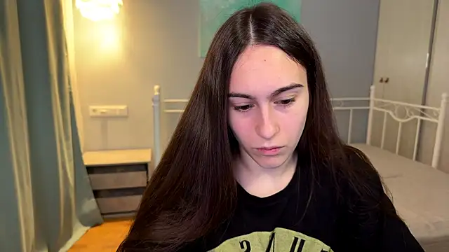 AliceKolltt online show from July 2026 02:18:01 AM