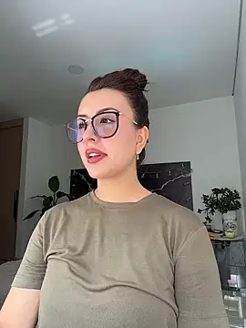 EmaSaenz online show from February 2026 06:04:02 PM