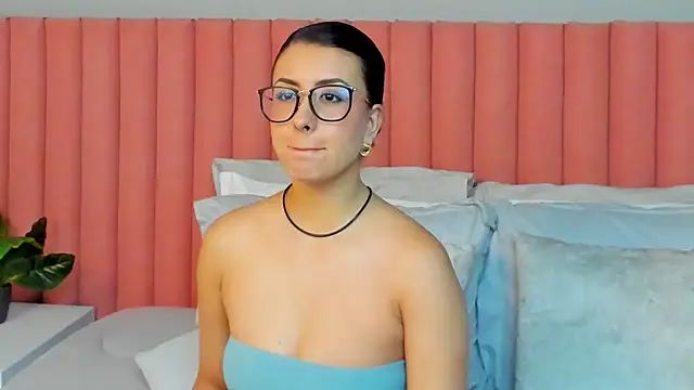 EmaSaenz online show from April 2026 08:53:01 PM