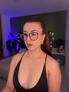EmaSaenz online show from June 2026 10:58:01 PM
