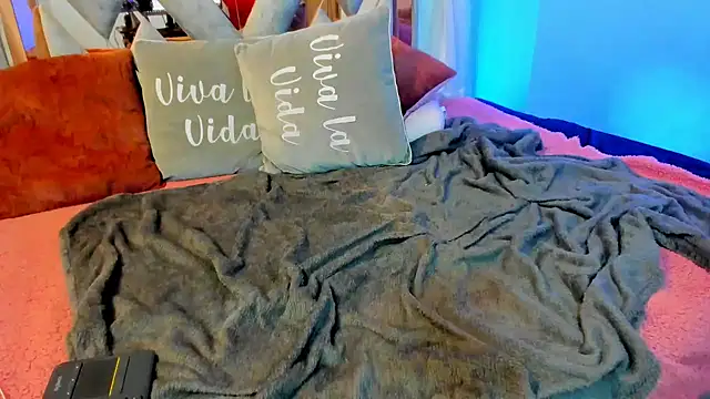 Snapshot of Kendall_Sophy chatting on January 2025 10:56:01 PM Kendall Sophy online show from January 2025 10:56:01 PM