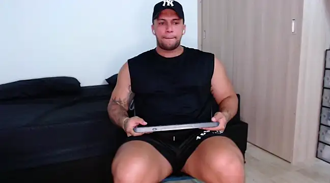 Snapshot of frank_myles chatting on January 2025 10:38:01 PM frank myles online show from January 2025 10:38:01 PM