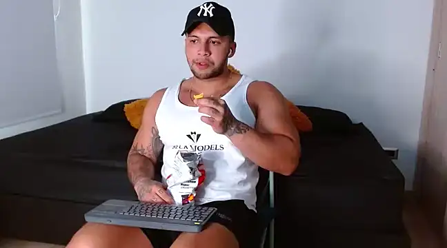 Snapshot of frank_myles chatting on January 2025 08:42:01 PM frank myles online show from January 2025 08:42:01 PM