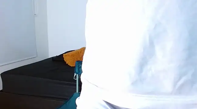 Snapshot of frank_myles chatting on February 2025 02:14:01 AM frank myles online show from February 2025 02:14:01 AM