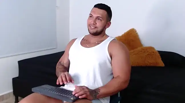 Snapshot of frank_myles chatting on February 2025 09:31:01 PM frank myles online show from February 2025 09:31:01 PM