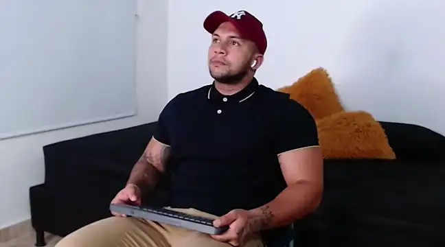 Snapshot of frank_myles chatting on February 2025 12:35:02 AM frank myles online show from February 2025 12:35:02 AM