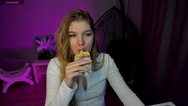 Snapshot of lily_williamss chatting on February 2026 12:43:02 AM lily williamss online show from February 2026 12:43:02 AM