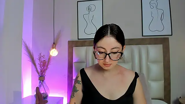 Emilywatsonn online show from February 2026 09:42:01 PM