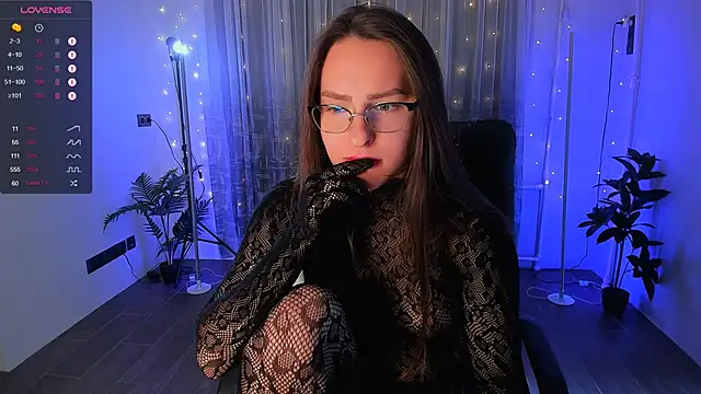 Snapshot of Alicia_x_art chatting on December 2024 08:52:01 AM Alicia x art online show from December 2024 08:52:01 AM