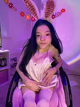 Snapshot of MiniSophiaa chatting on April 2026 08:23:02 AM MiniSophiaa online show from April 2026 08:23:02 AM