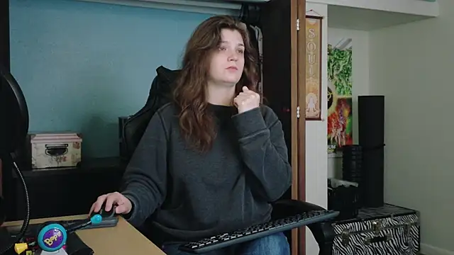 TreeJeanne online show from September 2025 03:22:01 PM