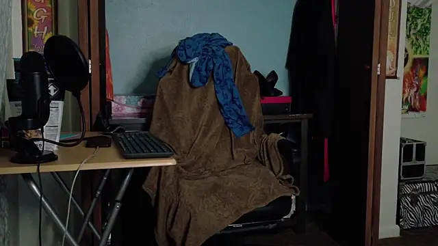 TreeJeanne online show from September 2025 01:00:01 AM