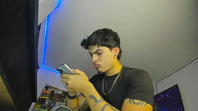 Snapshot of charlie_hotxxx chatting on December 2024 01:58:02 AM charlie hotxxx online show from December 2024 01:58:02 AM