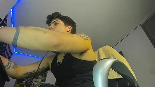 Snapshot of charlie_hotxxx chatting on December 2024 02:09:01 AM charlie hotxxx online show from December 2024 02:09:01 AM