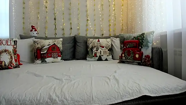 Snapshot of Angel-Rosa chatting on December 2024 06:28:01 AM Angel-Rosa online show from December 2024 06:28:01 AM