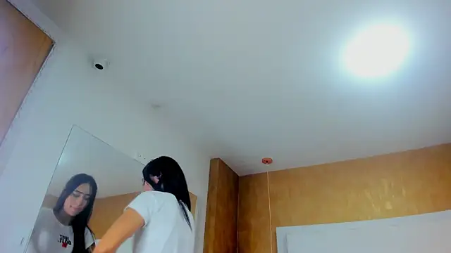 Snapshot of Little_Jenni chatting on February 2025 11:47:02 PM Little Jenni online show from February 2025 11:47:02 PM