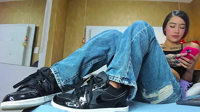 Snapshot of Little_Jenni chatting on November 2025 01:43:01 PM Little Jenni online show from November 2025 01:43:01 PM