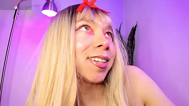 victoria qq online show from October 2025 08:42:01 PM