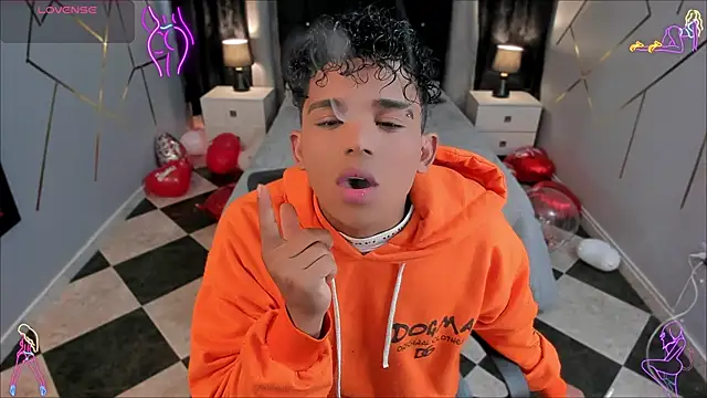 Snapshot of Noah_Smith04 chatting on February 2025 12:32:02 PM Noah Smith04 online show from February 2025 12:32:02 PM