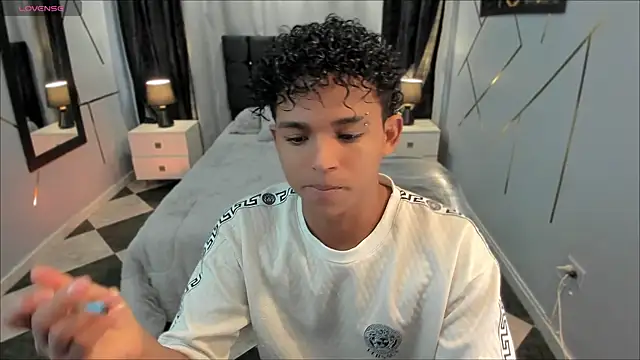 Snapshot of Noah_Smith04 chatting on March 2025 01:07:01 PM Noah Smith04 online show from March 2025 01:07:01 PM