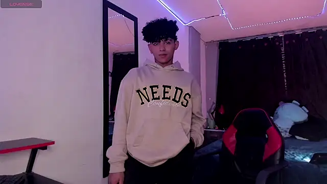 Snapshot of Noah_Smith04 chatting on September 2025 10:43:01 PM Noah Smith04 online show from September 2025 10:43:01 PM