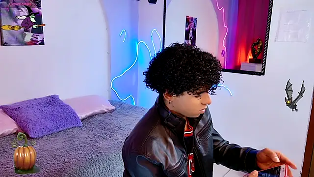 Snapshot of Noah_Smith04 chatting on October 2025 08:14:02 PM Noah Smith04 online show from October 2025 08:14:02 PM