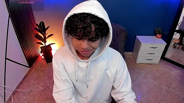 Snapshot of Noah_Smith04 chatting on November 2025 12:05:02 PM Noah Smith04 online show from November 2025 12:05:02 PM