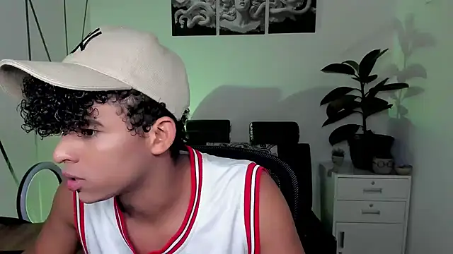 Snapshot of Noah_Smith04 chatting on November 2025 01:11:02 PM Noah Smith04 online show from November 2025 01:11:02 PM